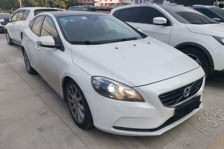 Used Volvo V40 2015 1.6T Zhiyi Edition
