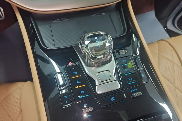 Used Denza D9 2024 DM-i 980 Four-Wheel Drive Prestige Model