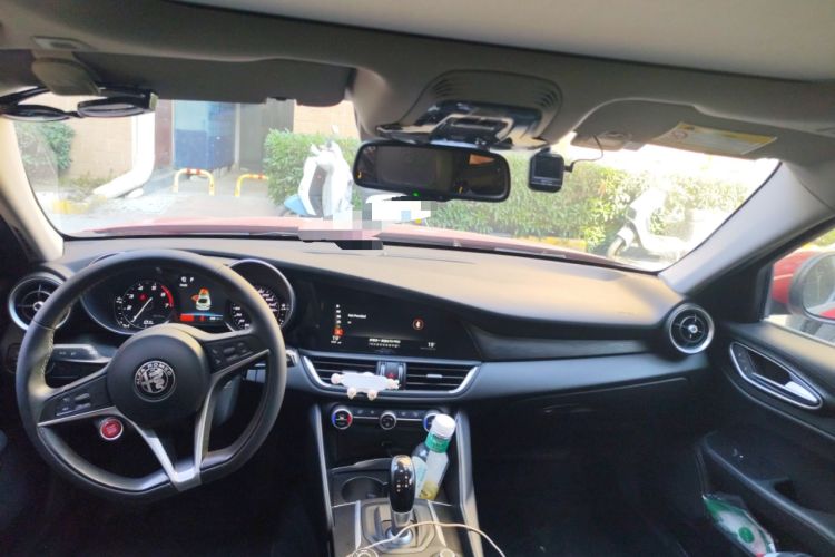 Used Alfa Romeo Giulia 2017 2.0T 200HP Luxury Edition
