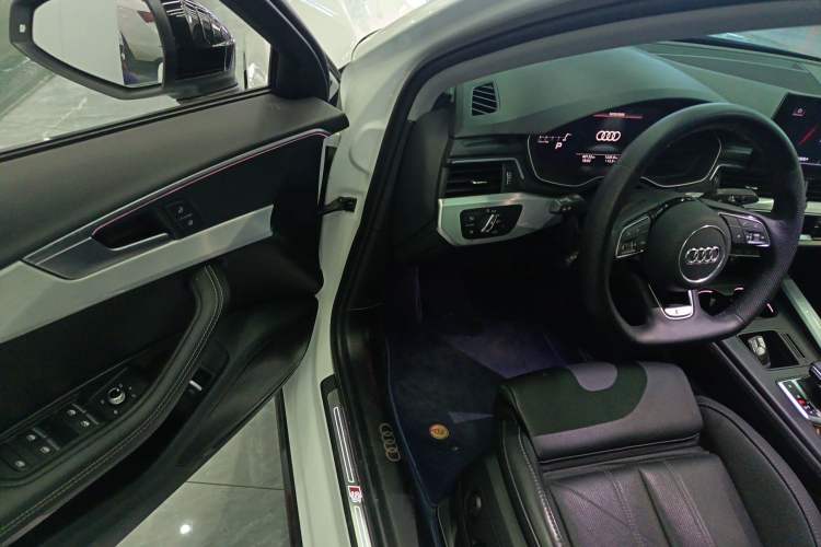 Used Audi A4L 2022 40 TFSI Luxury Dynamic Model
