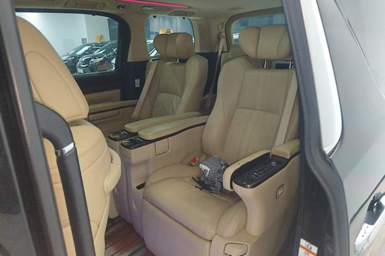 Used Toyota Alphard 2018 Revised Version 3.5L Premium Edition
