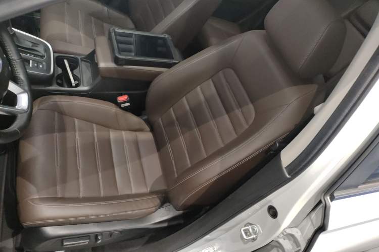 Used Honda CR-V 2023 240TURBO Two-Wheel Drive Deluxe Edition 7 Seats
