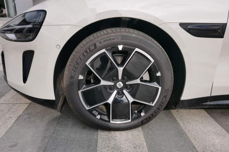 Used Xiaomi Auto SU7 2024 Rear-Drive Long-Range Intelligent Driving Version
