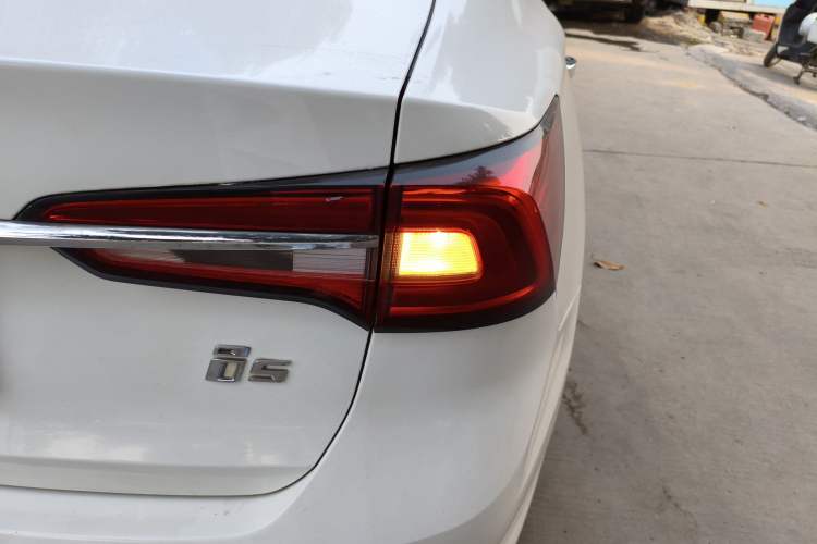 Used Roewe i5 2019 1.5L Automatic 4G Connected Langhao Edition
