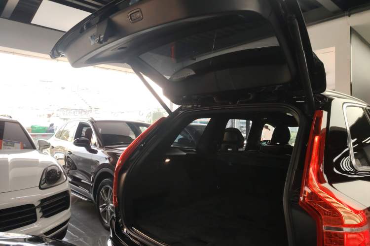 Used Volvo XC90 2023 B5 SmartDrive Luxury Edition 5 Seats
