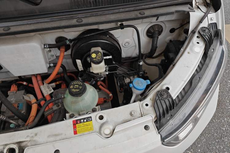 Used Wuling Yangguang 2024 300km Comfort-Grade Passenger Van 60kW