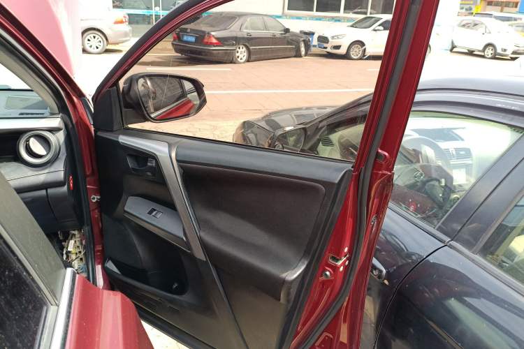 Used Toyota RAV4 2018 2.0L CVT Two-Wheel Drive Fashion X Edition
