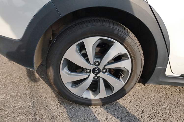 Used Kia KX Cross 2017 1.4L AT GLS
