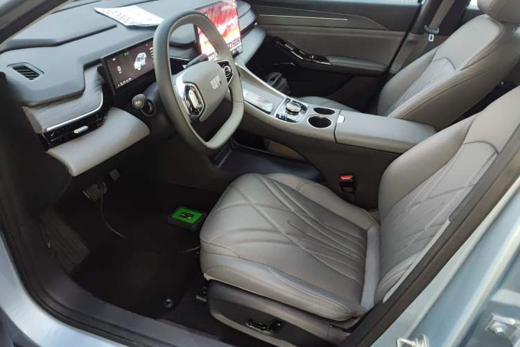 Used  L6 2025 EM-i 140km Starship Edition
