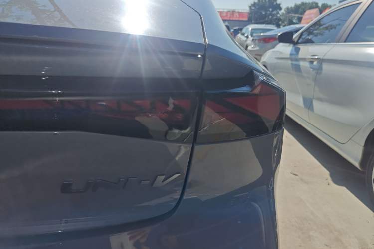 Used Changan UNI-V 2022 1.5T Prestige Version
