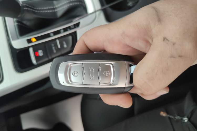 Used Geely Auto Emgrand X7 Sport 2018 1.8TD Automatic Two-Wheel Drive Smart Connect 4G Internet Edition
