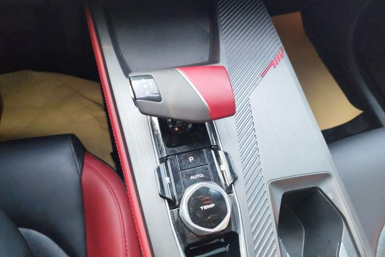 Used Oshan Z6 2023 Blue Whale 1.5T DCT Smart Luxury Model