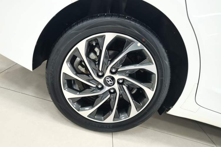 Used Hyundai Elantra 2019 1.4T Dual-Clutch Xuan Dong · Dynamic Model