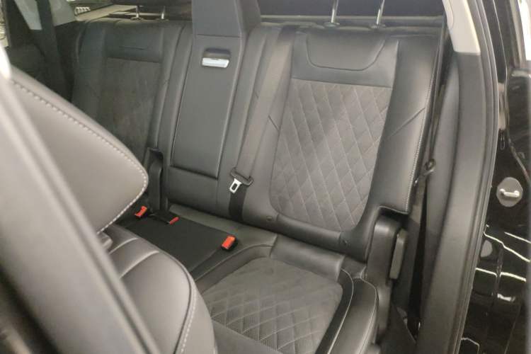 Used Hongqi HS7 2022 2.0T DCT Two-Wheel Drive Smart Connect Flagship Edition Five Seats
