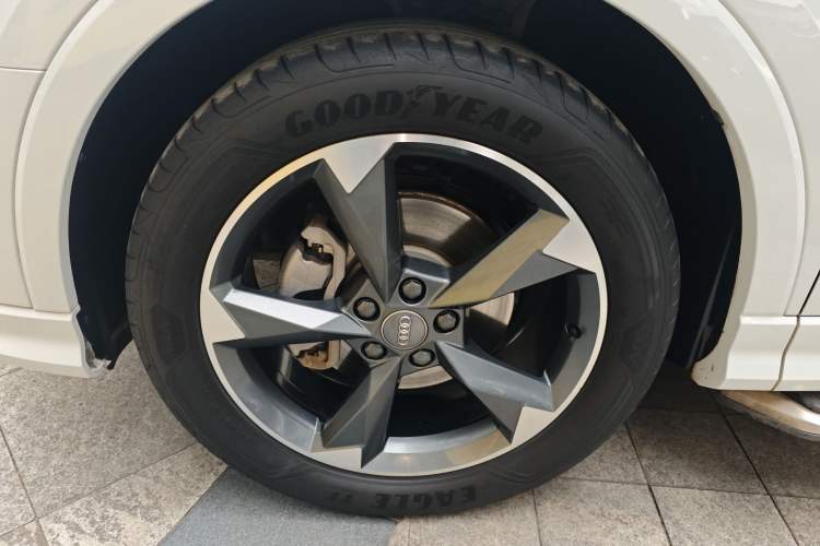 Used Audi Q3 2019 40 TFSI Fashion Dynamic Model