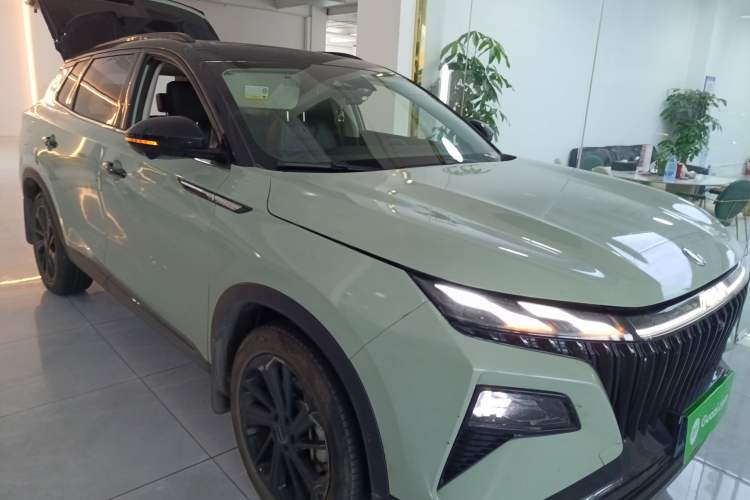 Used Dongfeng Aeolus Huge 2022 Mach Dual-Motor 1.5T MHD Dare-to-Dream Edition
