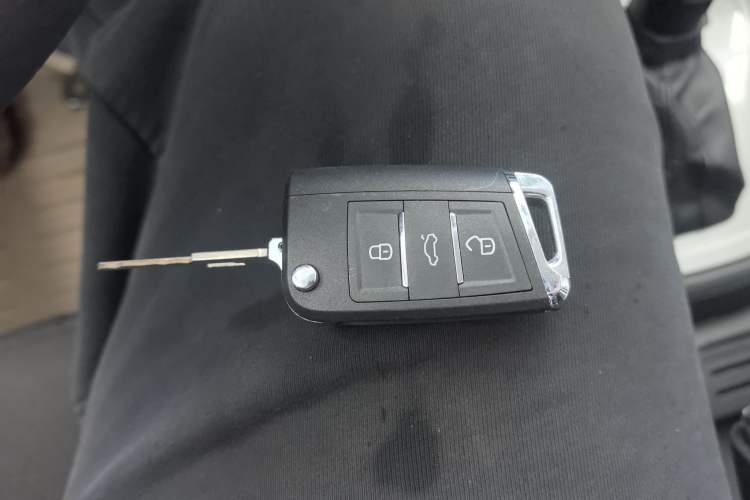 Used Volkswagen Lavida 2013 Revised Classic 1.6L Automatic Fashion Edition