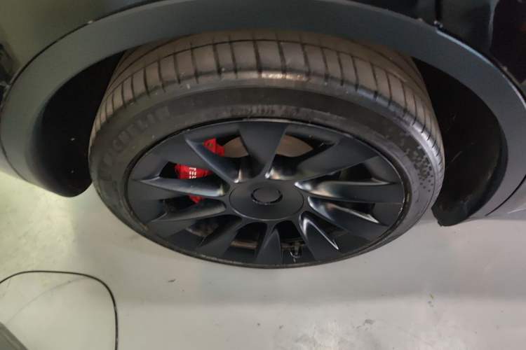 Used Tesla Model Y 2022 Long-Range All-Wheel-Drive Version
