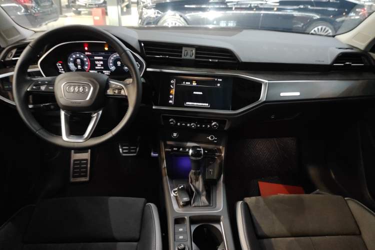 Used Audi Q3 2021 40 TFSI Fashion Dynamic Model
