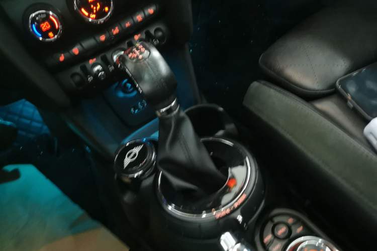 Used  MINI 2015 1.5T COOPER Excitement Five-Door Edition
