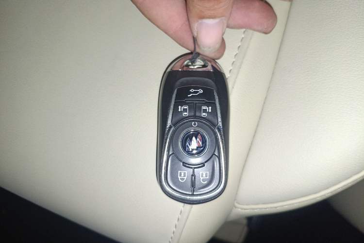 Used Buick GL8 2022 ES Land Cruiser 653T Luxury Model
