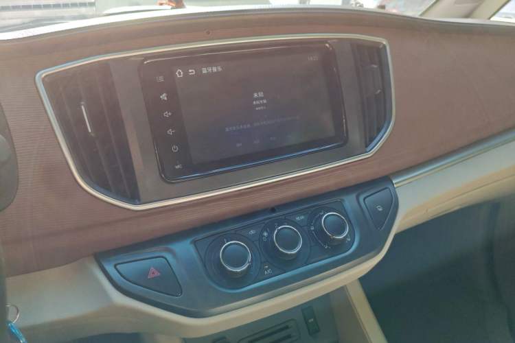 Used FORTHING Lingzhi 2020 M5L 1.6L Luxury 7-Seater