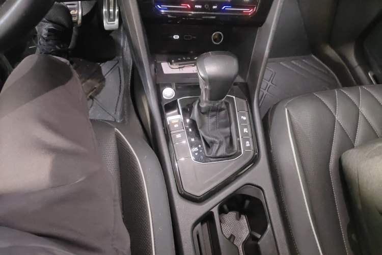 Used Volkswagen Tiguan L 2023 330TSI Automatic Two-Wheel Drive R-Line Enjoyment Edition