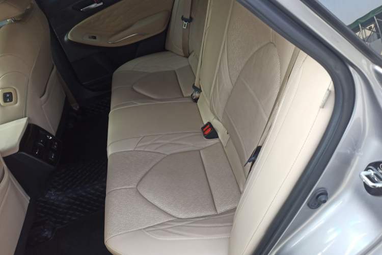 Used Toyota Avalon 2019 2.5L Touring Premium Version China VI Standard
