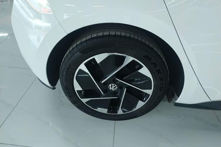 Used Volkswagen ID.3 2025 Smart Model Outstanding Oxygen Edition
