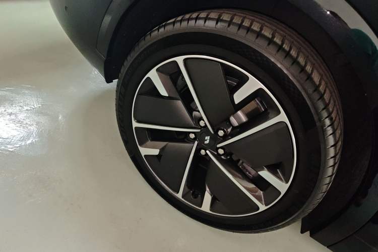 Used Li Auto L9 2025 Pro Smart Refresh Edition
