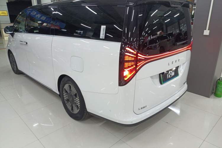 Used  LEVC L380 2025 650 km Flagship Edition All-Wheel Drive