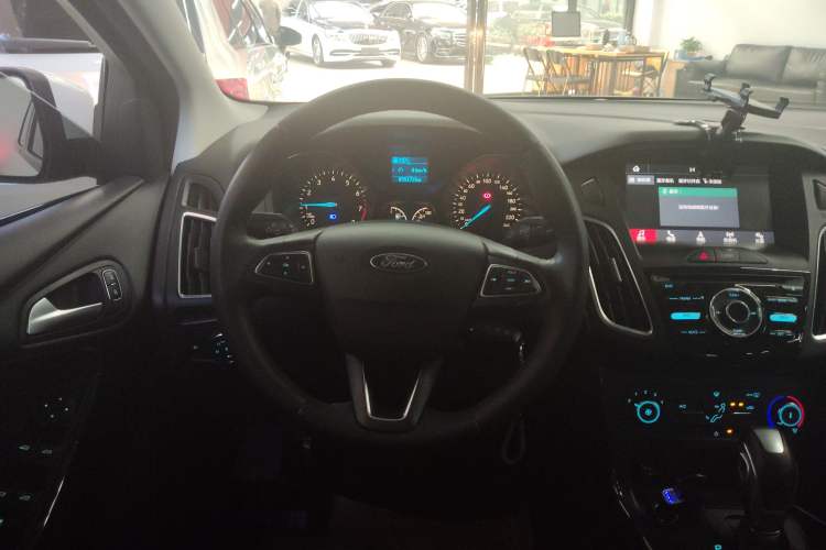 Used Ford Focus 2018 Sedan Classic 1.6L Automatic Trendy SmartDrive Edition
