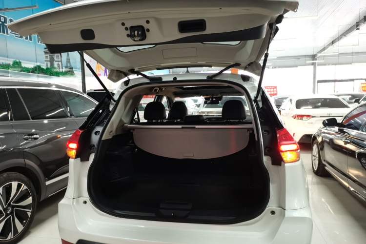 Used Nissan X-Trail 2022 2.0L Two-Wheel Drive Smart Connect & Comfort Edition