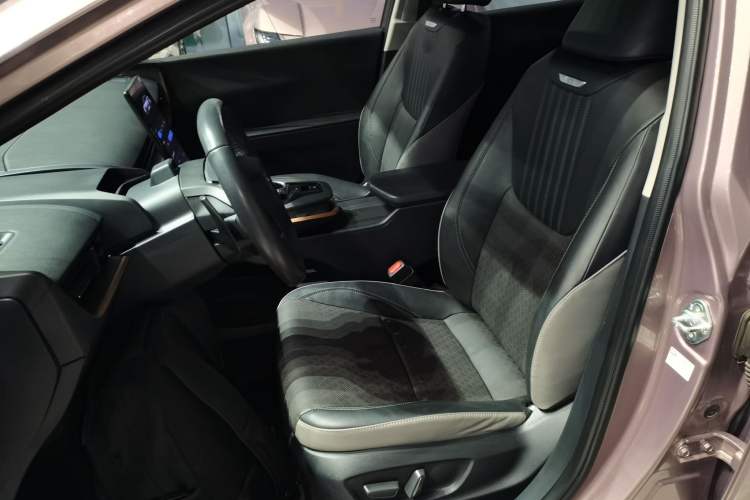 Used Toyota bZ3 2023 616 km Long-Range Premium
