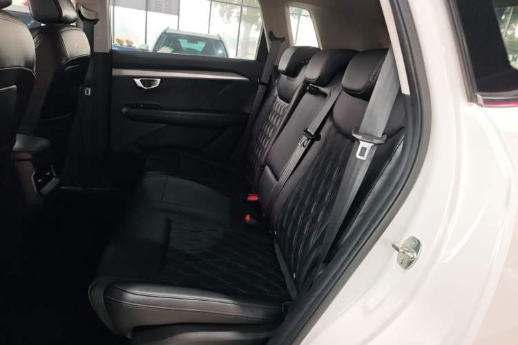 Used Wuling Asta 2022 2.0L DHT Electric-Speed Version
