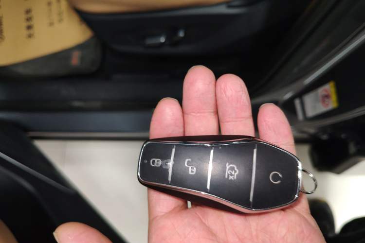 Used BYD Song L DM-i 2024 112 km Leading Edition
