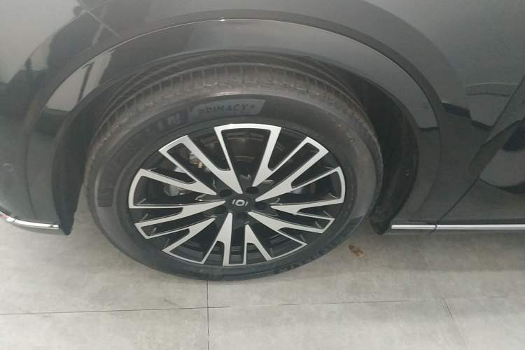 Used  Q07 2025 215 Flagship PLUS
