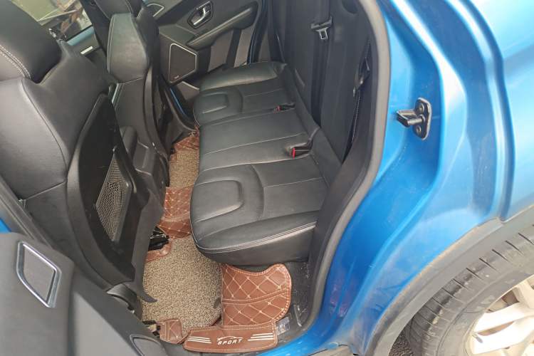 Used Land X7 2015 2.0T Panoramic Luxury Edition
