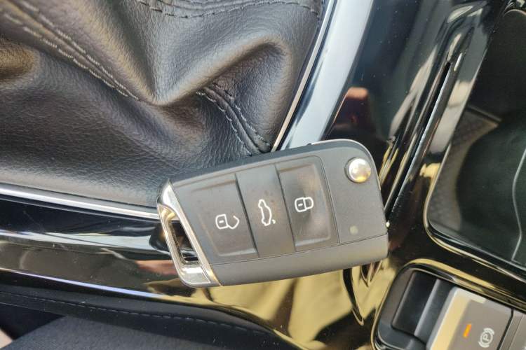 Used Volkswagen Tharu 2025 NewRui 300TSI Prestige Edition
