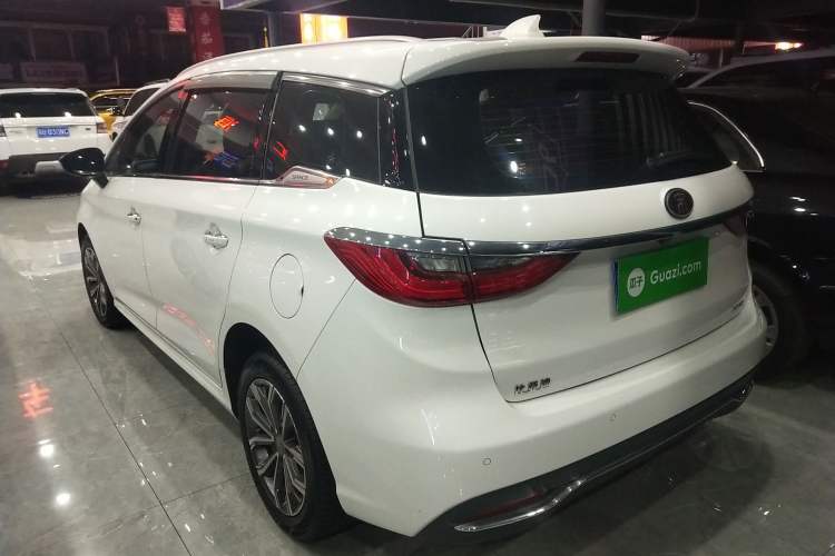 Used BYD Song MAX 2019 1.5T Automatic SmartConnect ZhiLian RuiDong Edition with 6 Seats China VI Standard
