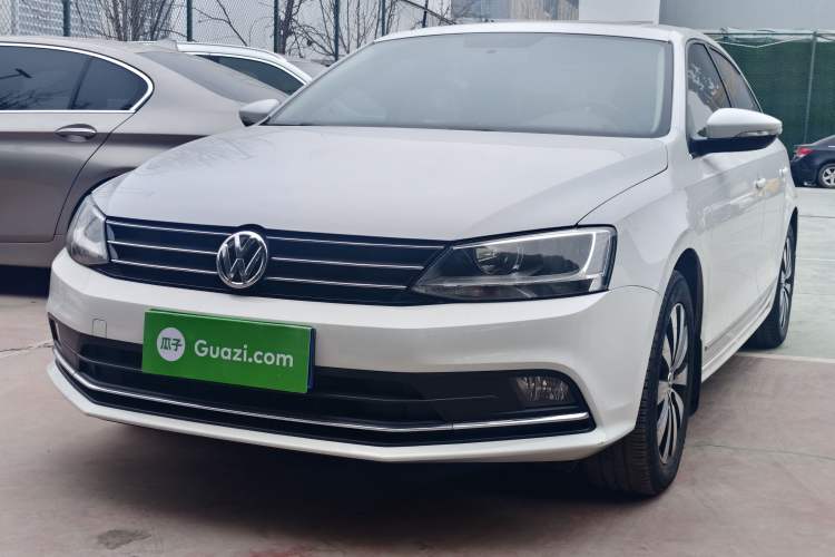 Used Volkswagen Sagitar 2017 230TSI Automatic Comfort Version
