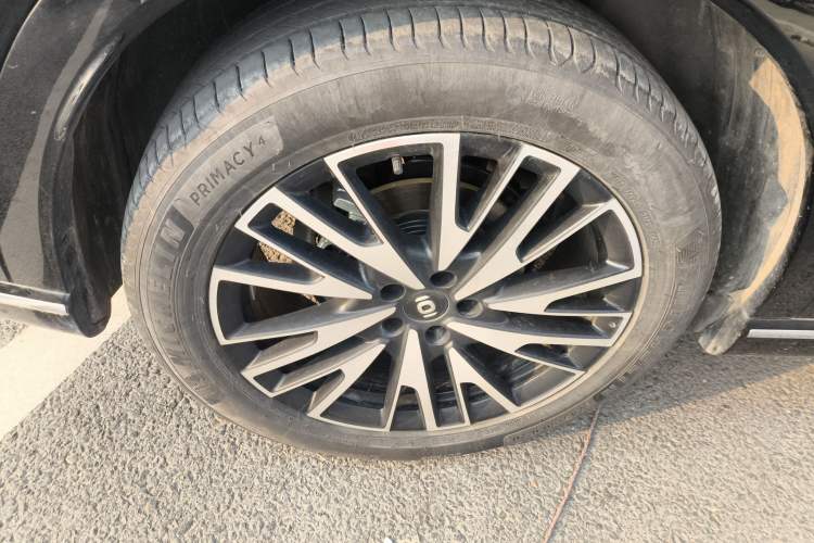 Used  Q07 2025 215 Flagship PLUS
