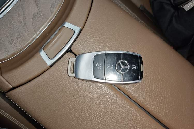 Used Mercedes-Benz E-Class 2022 E 260 L
