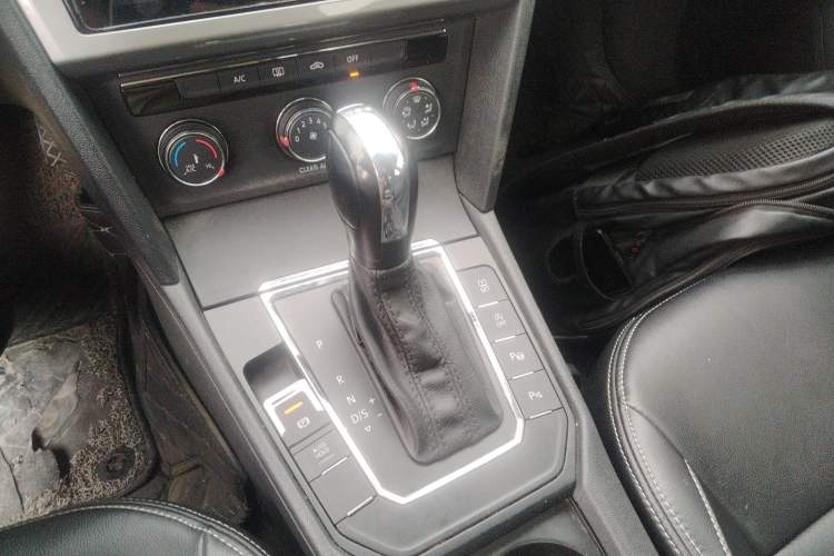 Used Volkswagen Lamando 2015 230TSI DSG Fashion Edition
