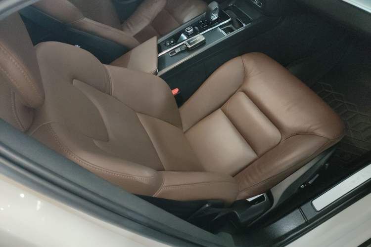 Used Volvo S60 2025 B4 Zhiyi Luxury Edition
