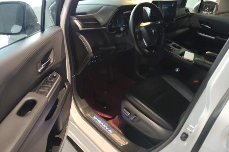 Used Toyota Sienna 2021 2.5L Hybrid Ultimate Edition
