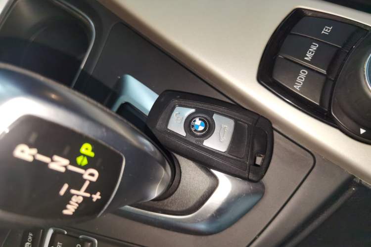 Used BMW 3 Series 2015 320Li Luxury Edition Fashion Model
