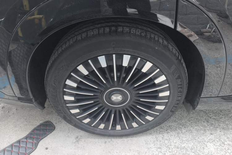 Used XPeng X9 2025 740 Ultra-Long Range Max
