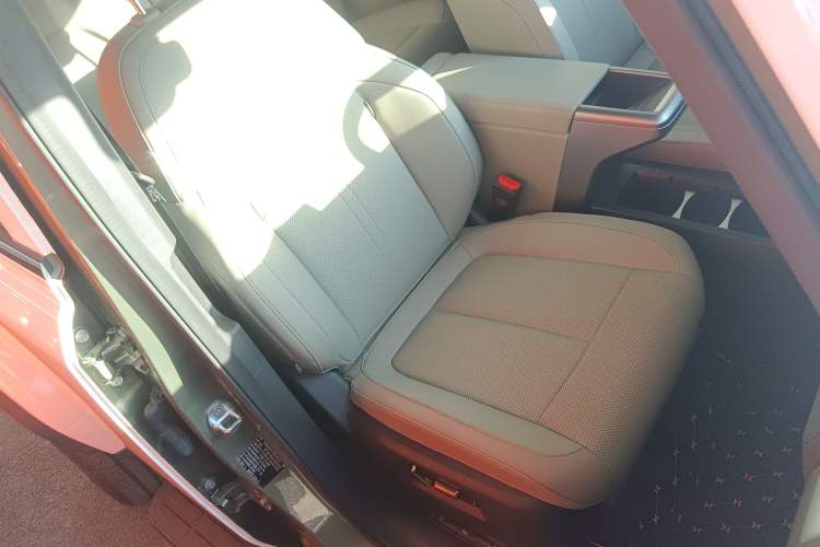 Used  V23 2025 501 Four-Wheel Drive Intelligent Driving Version
