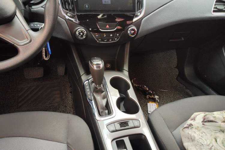 Used Chevrolet Cruze 2018 320 Automatic Pioneer Sunroof Edition
